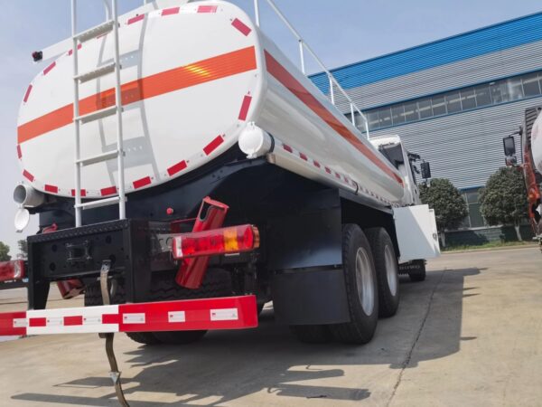 HOWO Crude Oil Tank Truck (3)