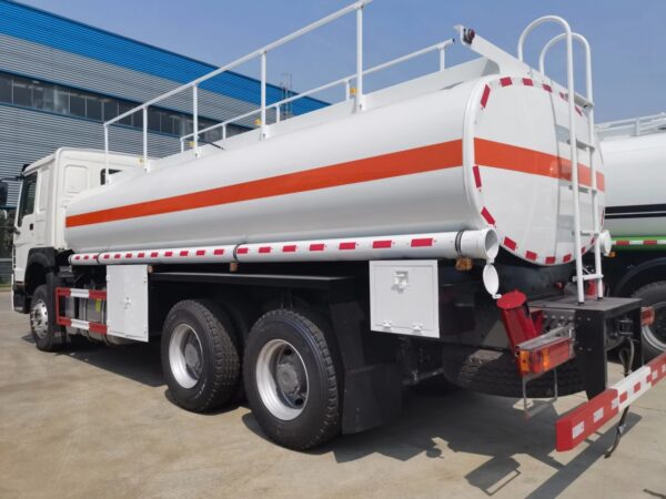 HOWO Crude Oil Tank Truck (4)