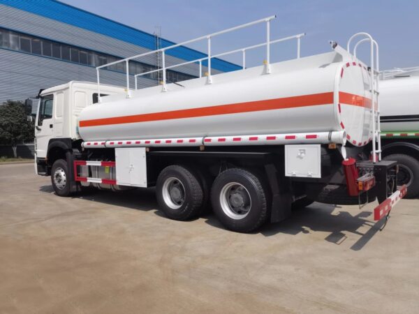 HOWO Crude Oil Tank Truck (5)