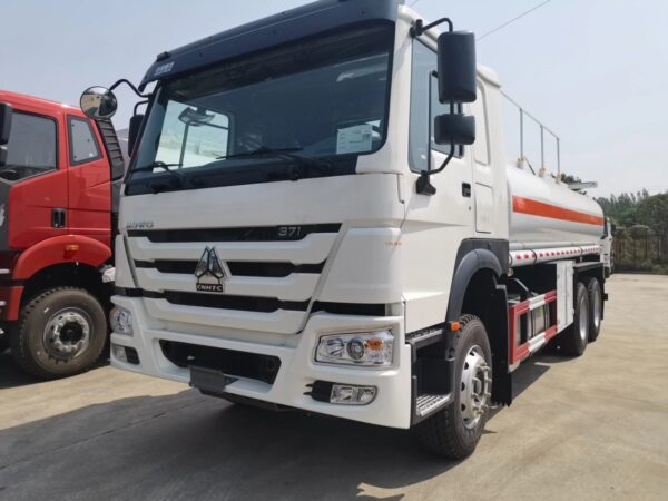 HOWO Crude Oil Tank Truck