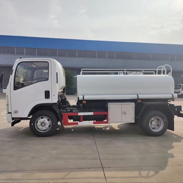 ISUZU 5000 Liters Water Tank Truck (5)