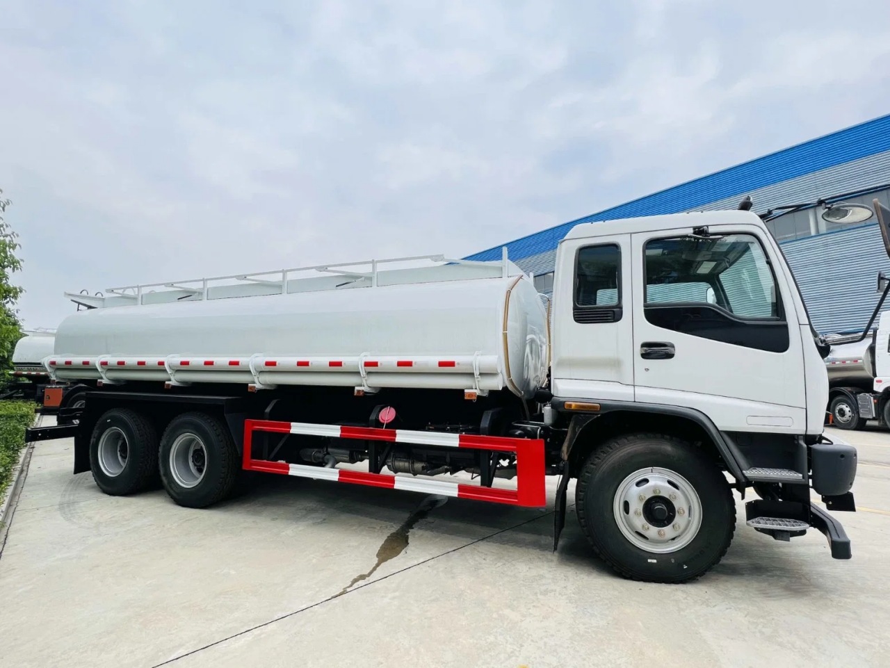 ISUZU FVZ 10000 Liters Milk Tank Truck (3)