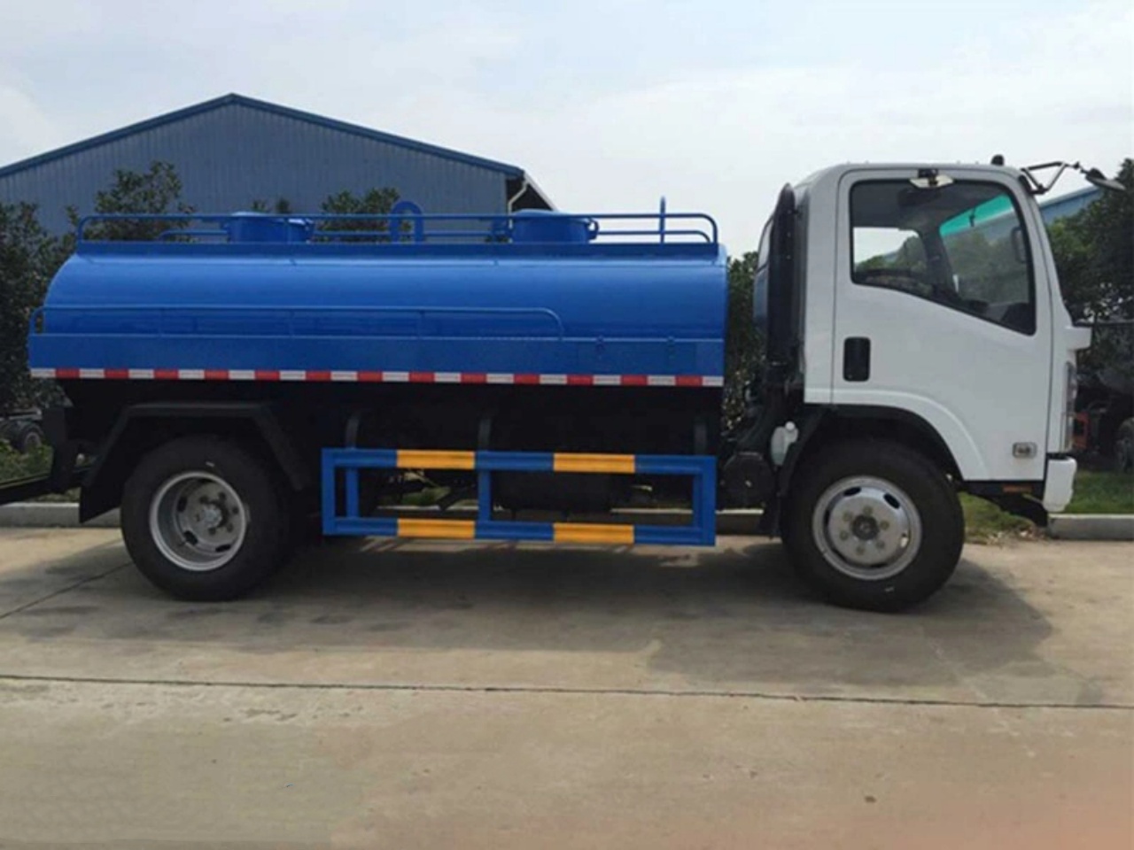 ISUZU Water Sprayer Truck (2)