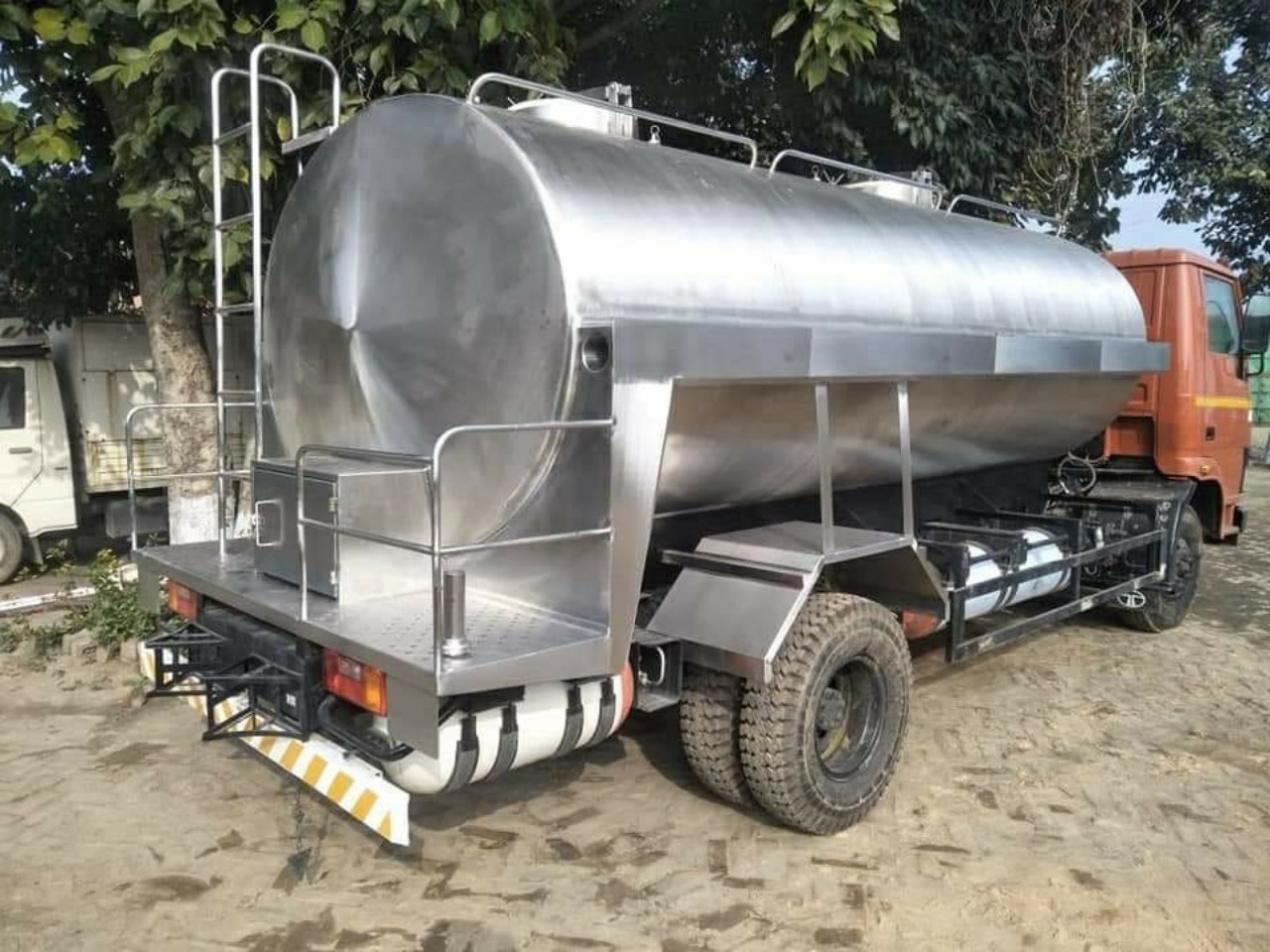 Milk Tank Truck (4)