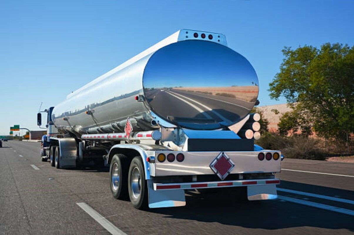 Oil tank truck (2)