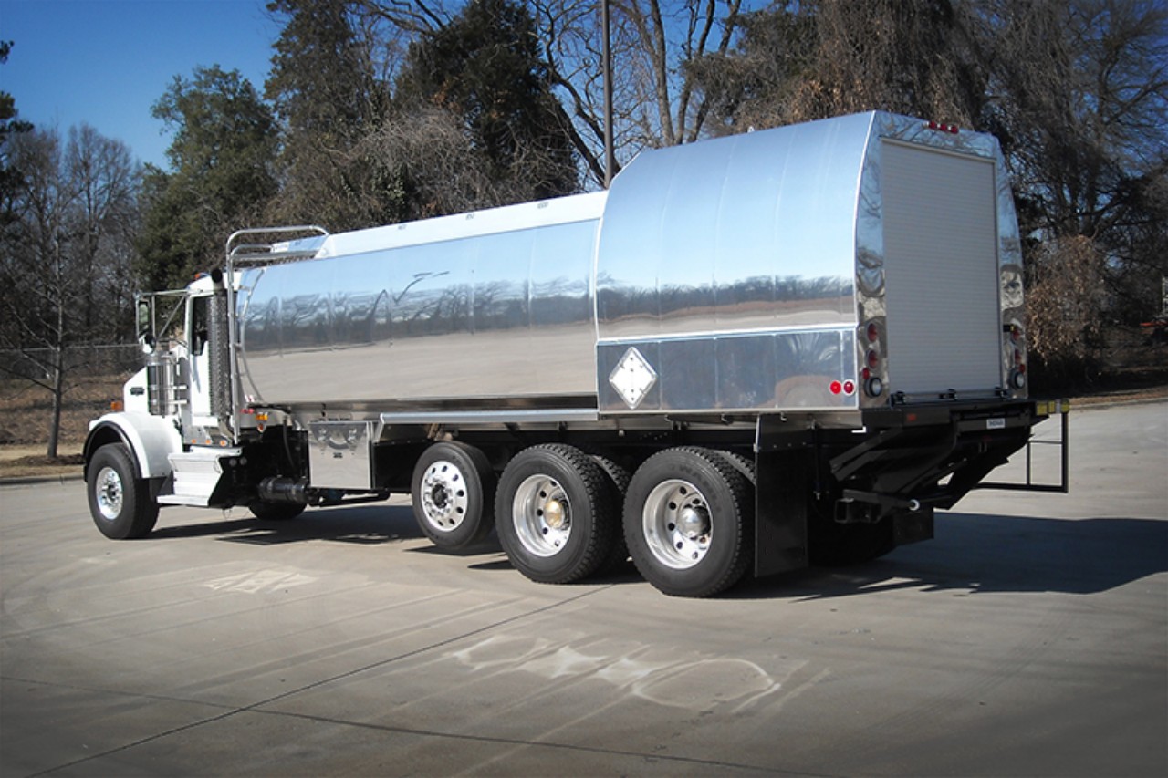 Oil tank truck (3)