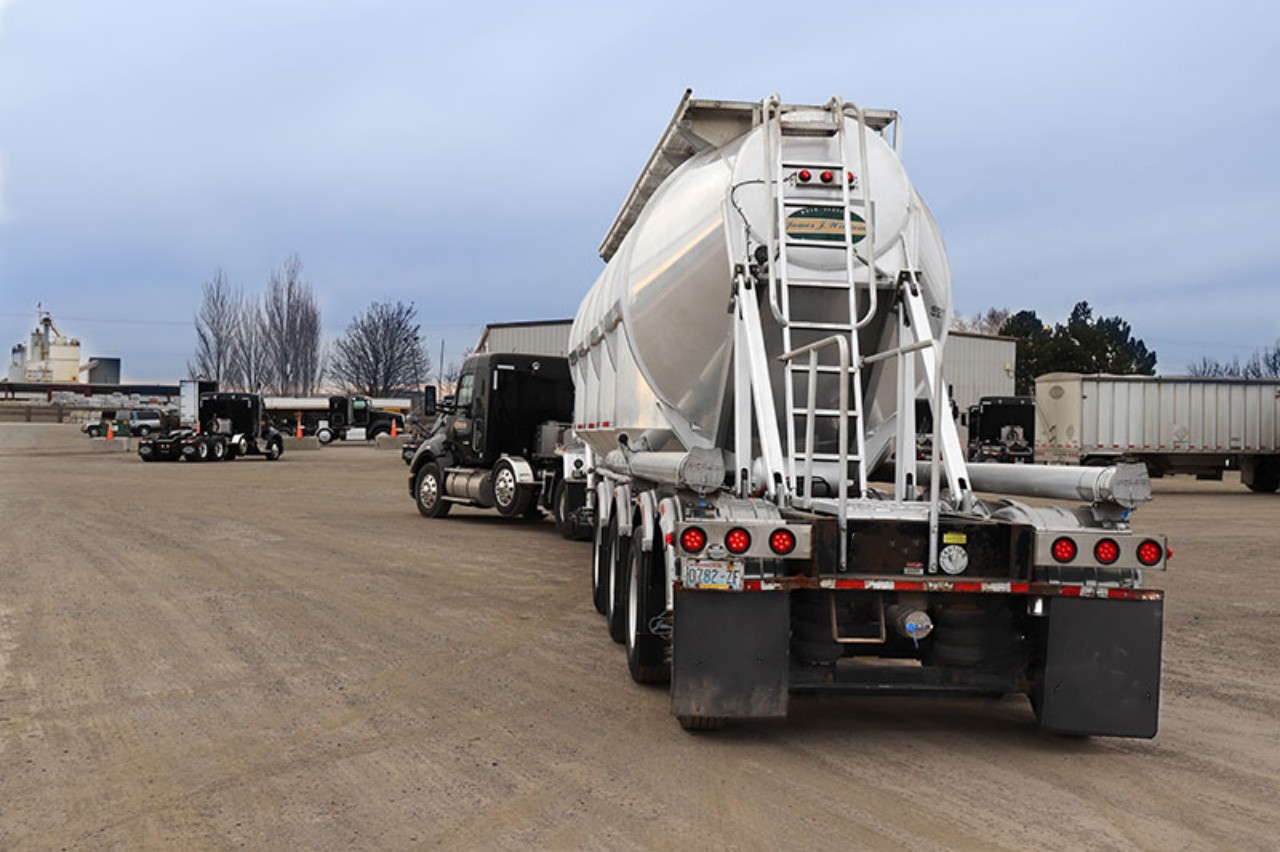 Pneumatic Tank Truck (5)