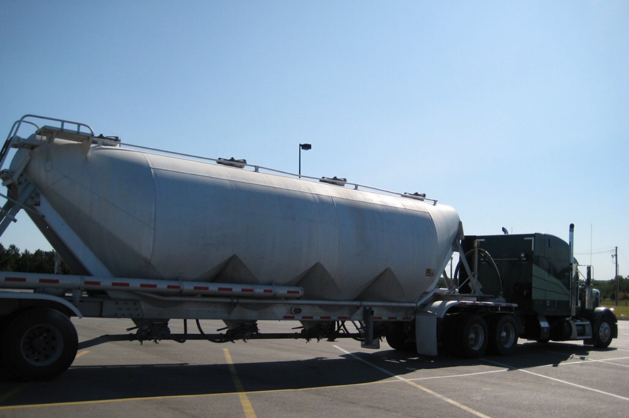 Pneumatic Tank Truck (6)