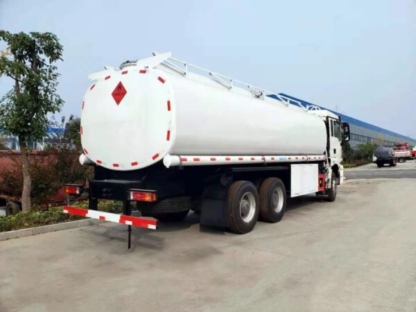 SHACMAN H3000 22 CBM Oil Tank Refueling Truck (4)