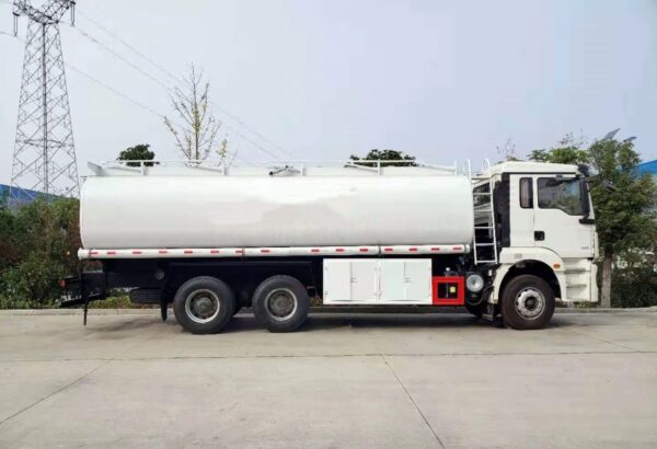 SHACMAN H3000 22 CBM Oil Tank Refueling Truck (5)