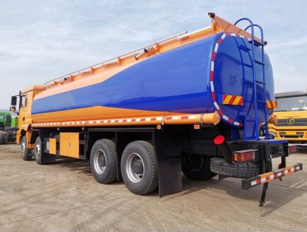 SHACMAN H3000 30CBM Crude Oil Tank Truck (3)