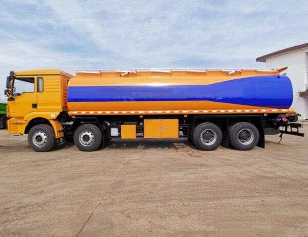 SHACMAN H3000 30CBM Crude Oil Tank Truck (4)