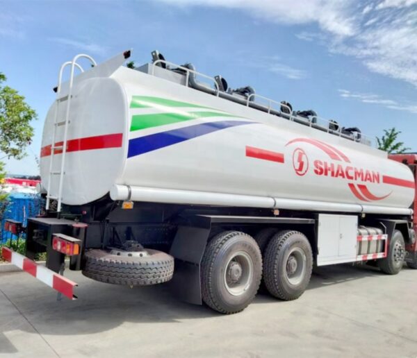 SHACMAN X3000 32000 Liters Fuel Tank Lorry (2)