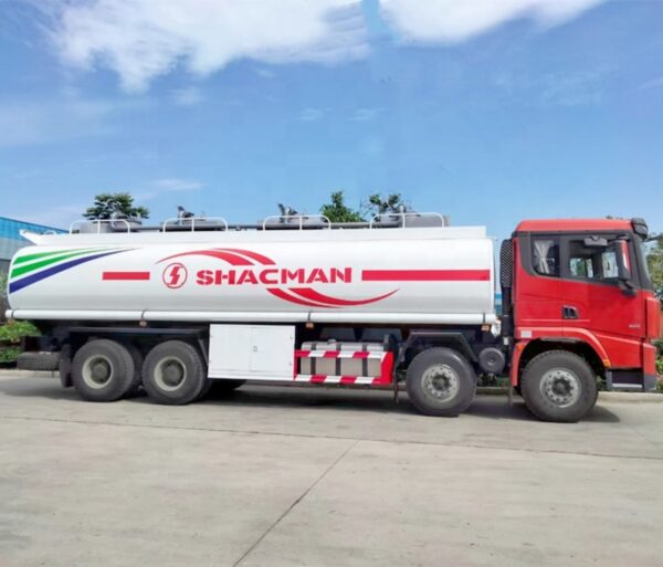 SHACMAN X3000 32000 Liters Fuel Tank Lorry (3)