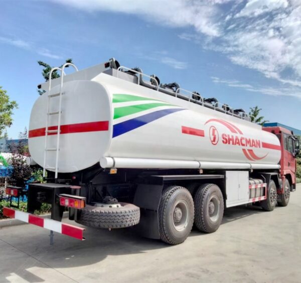 SHACMAN X3000 32000 Liters Fuel Tank Lorry (4)