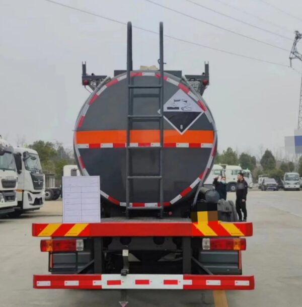 12 Wheelers 30000 Liters Corrosive Tank Truck (5)