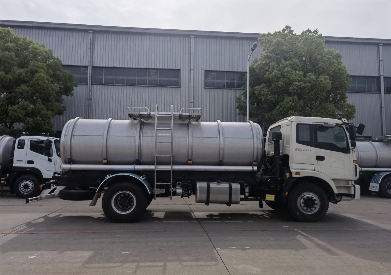 Water tank truck 07