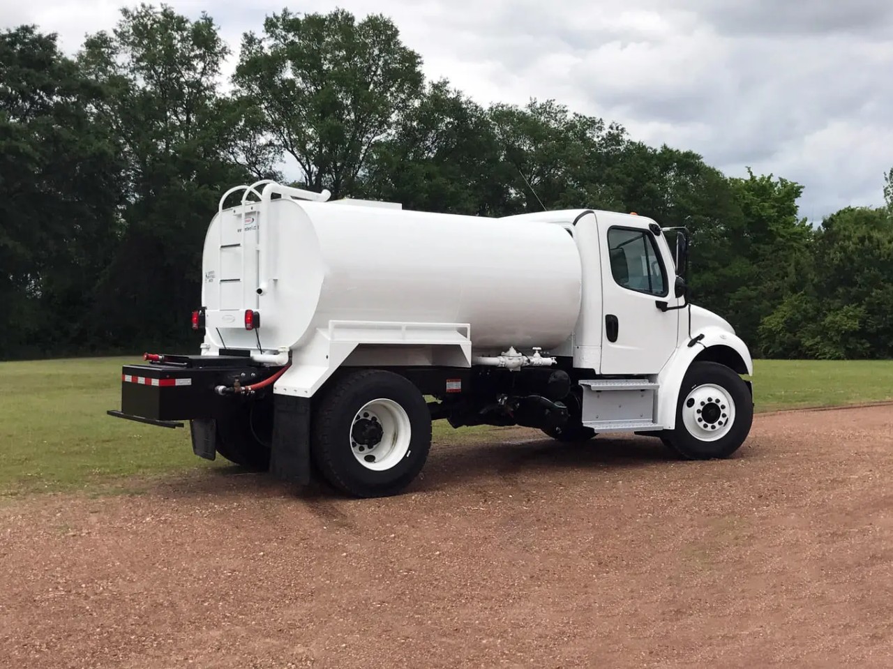 Water tank truck (2)