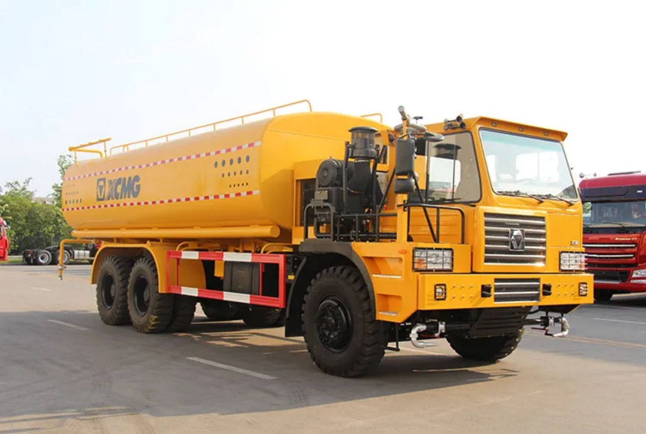 XCMG 49 CBM Off-Road Water Tanker Truck (2)