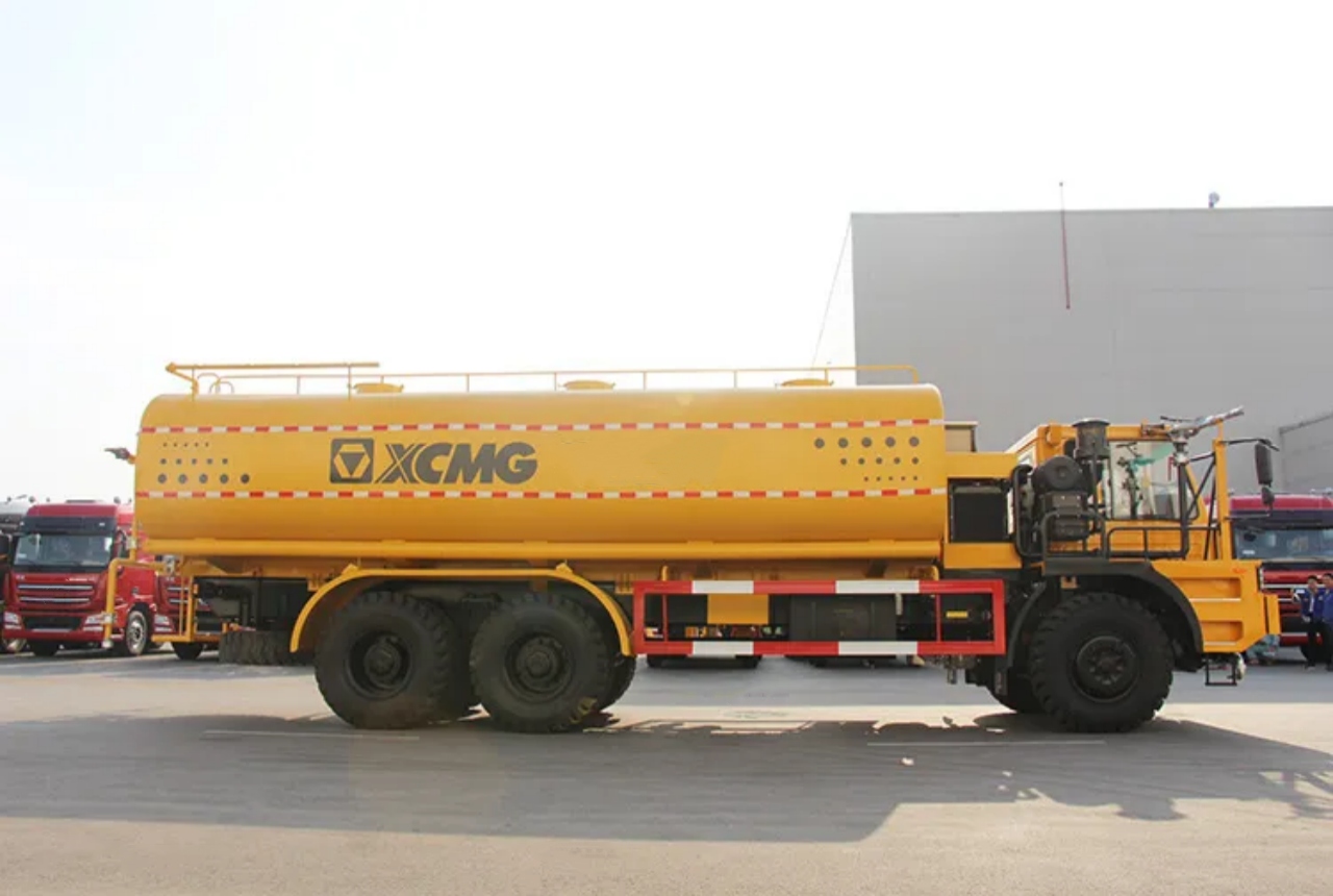 XCMG 49 CBM Off-Road Water Tanker Truck (4)