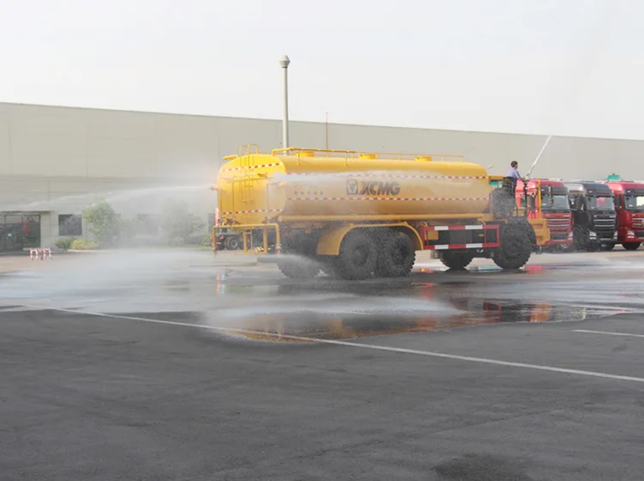 XCMG 49 CBM Off-Road Water Tanker Truck (5)