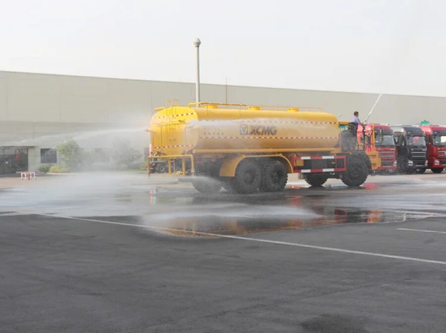 XCMG 49 CBM Off-Road Water Tanker Truck (5)