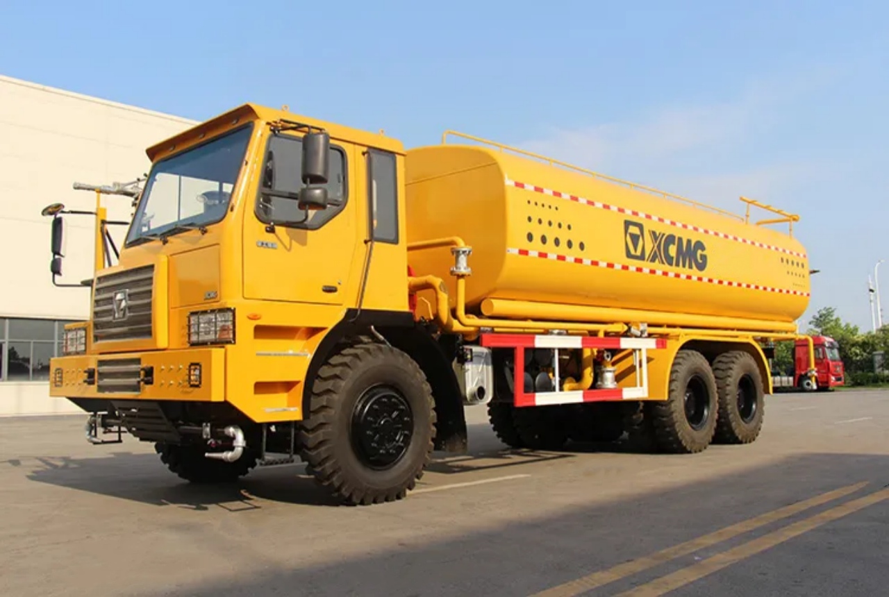 XCMG 49 CBM Off-Road Water Tanker Truck (7)